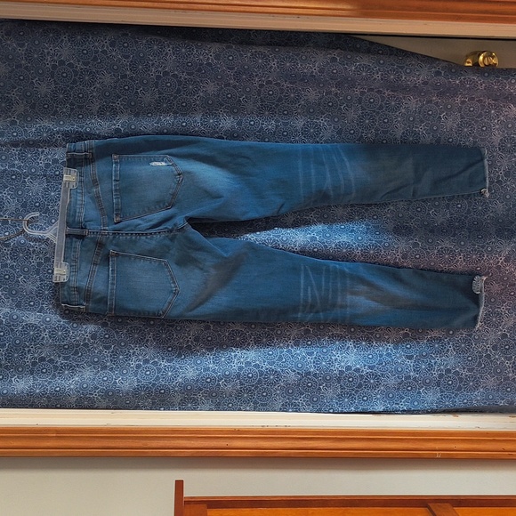 Refuge Distressed Denim Skinny Jeans - Picture 2 of 3